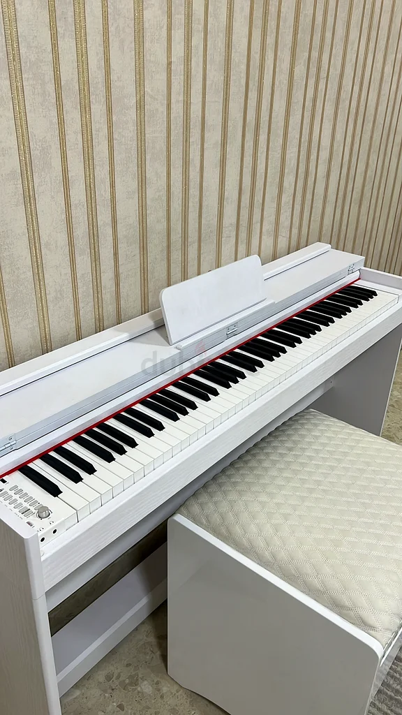 بيانو للبيع63207396624131111