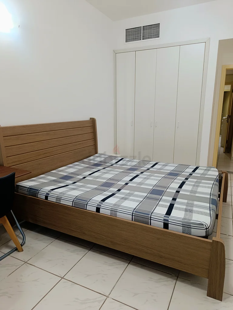 غرفة خاصة مفروشة للرجل الهندي الوحيد63218793499393113