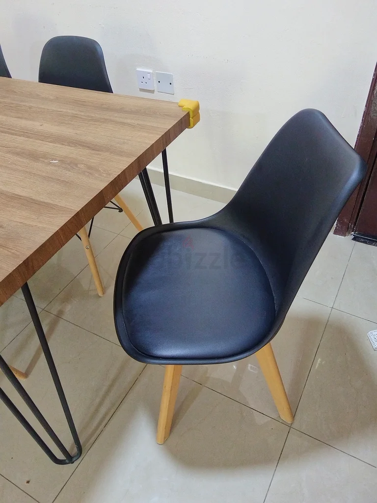 مجموعة طاولة طعام عصرية وأنيقة مع 6 كراسي بألوان زاهية63217328477827112