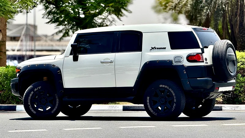 Toyota FJ Cruiser 2015 X-Treme edition ( Full option ) Gcc specs .63158342318977113