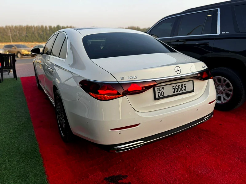 Mercedes-Benz E300 202463157444694146113