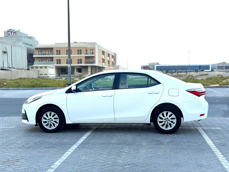 Toyota corolla 1.6 SE Model 2019 km 117000 GCC space accident Free inside outside good condition63157886347393111