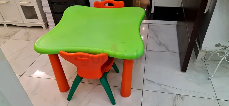 مجموعة طاولة وأكراس أطفال ملونة للبيع!63207888989313111