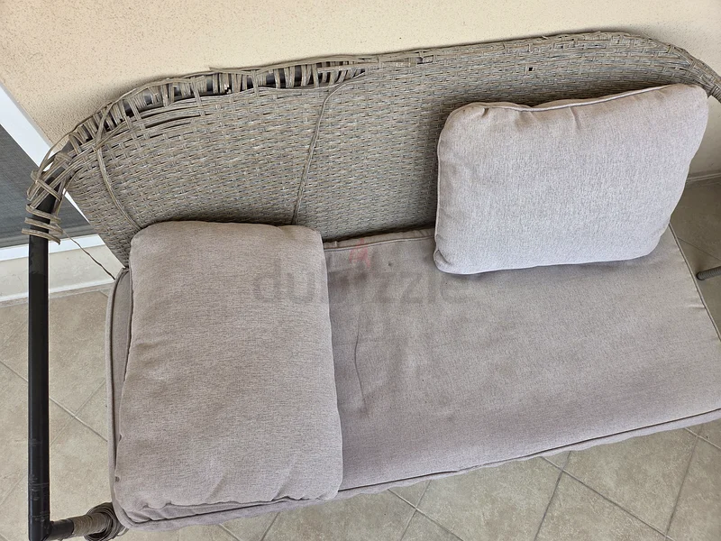 أريكة شرفة63219347257986112