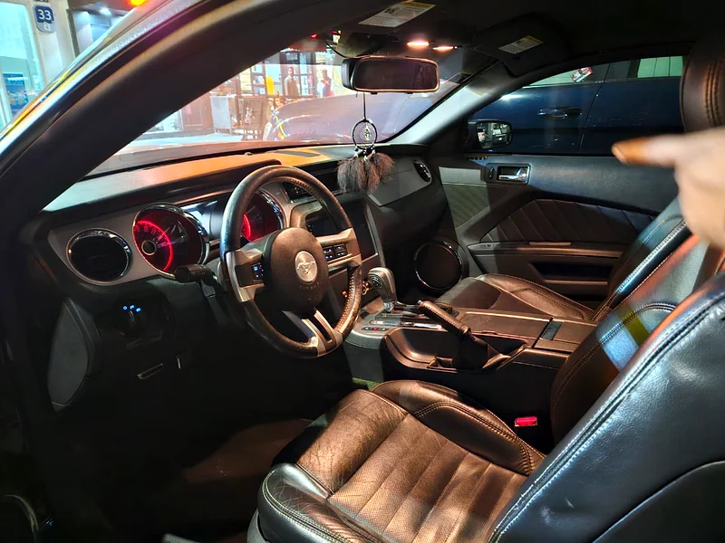 2014 Mustang V6 – Sleek Black, Powerful Drive!63157444100225114