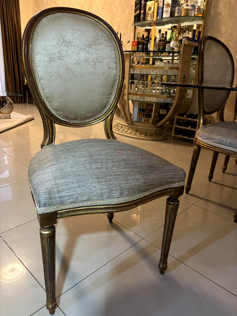 Elegant Dining Set with Stylish Chairs63216835776514112