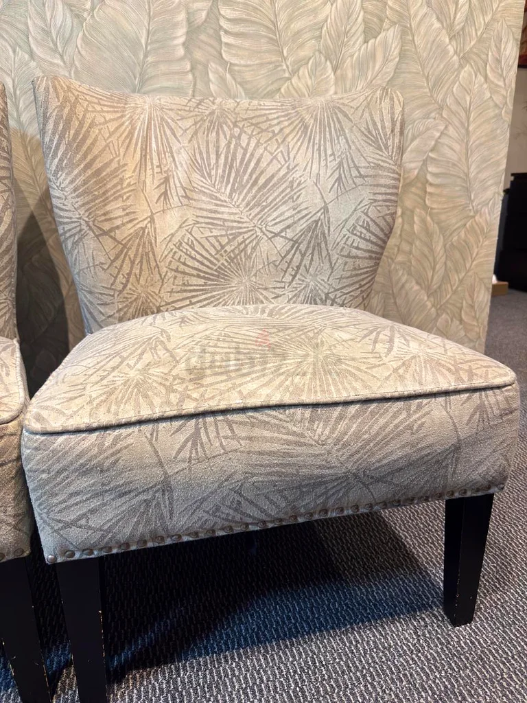 Stylish Leaf Pattern Upholstered Chair632198293977611115
