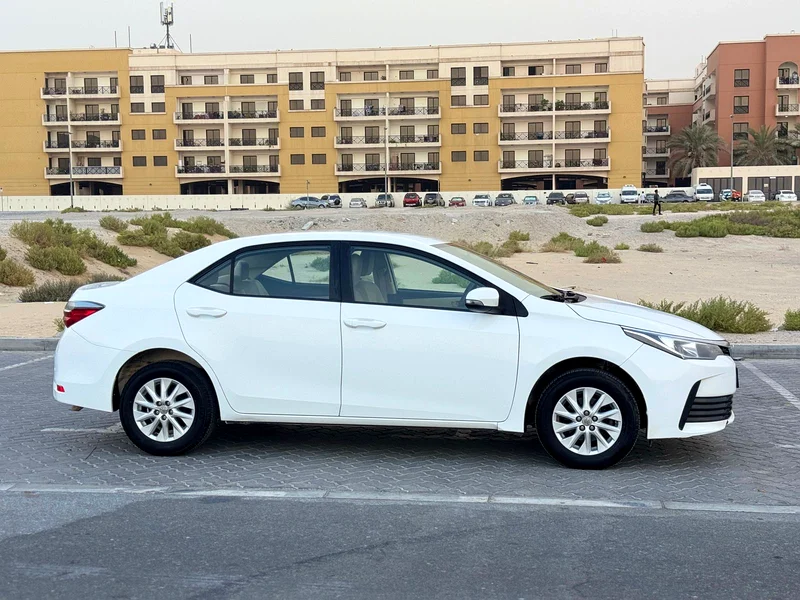 Toyota corolla 1.6 SE Model 2019 km 117000 GCC space accident Free inside outside good condition63157886347393112