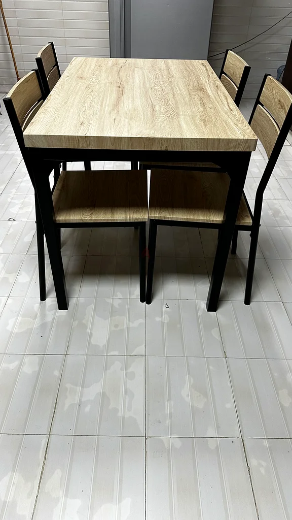 Dining table63216835552259111