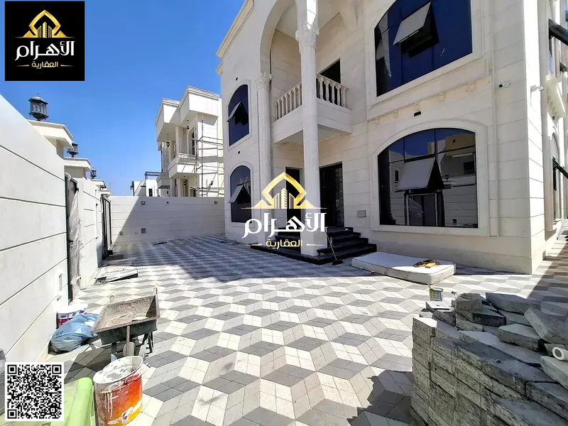 فيلا ركنية بتشطيبات فاخرة - طابقان وسطح - تكييف مركزي - مصعد - ملكية حرة لجميع الجنسيات - مساحات كبيرة جاهزة للسكن63871901351683112