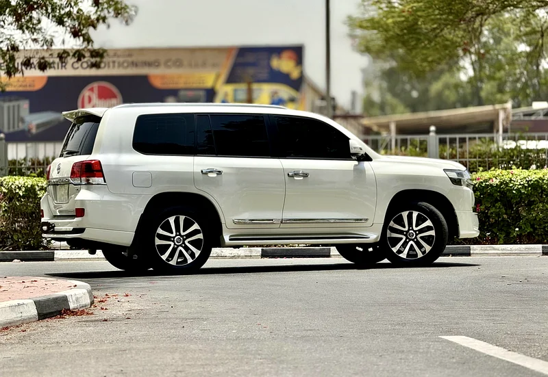 Toyota Land Cruiser 2019 GXR V6 ( Grand Touring ) full option . Gcc specs63157886113409113