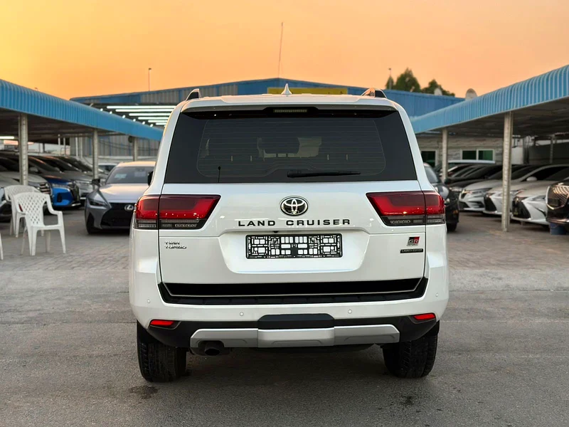 Toyota Land Cruiser GR GCC model 2022 full option63157886216835113