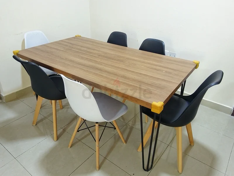 مجموعة طاولة طعام عصرية وأنيقة مع 6 كراسي بألوان زاهية632173284778271118