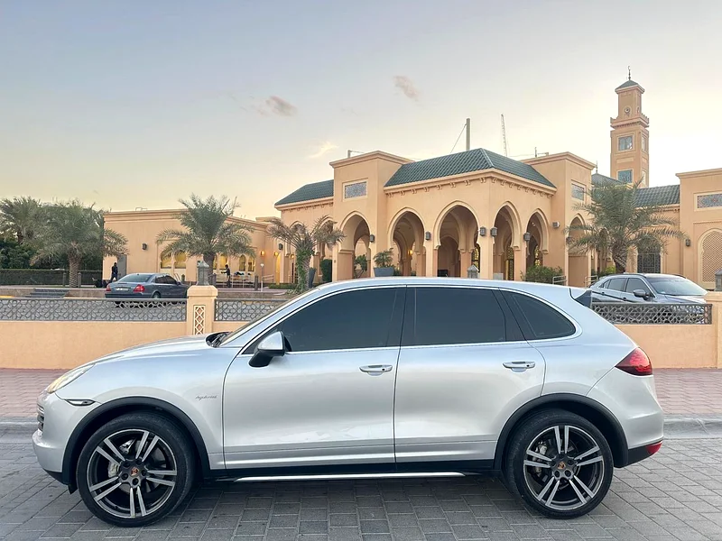 Porsche Cayenne S Hybrid  2014  GCC 3.0 engine  well maintained and clean car63156993556099112