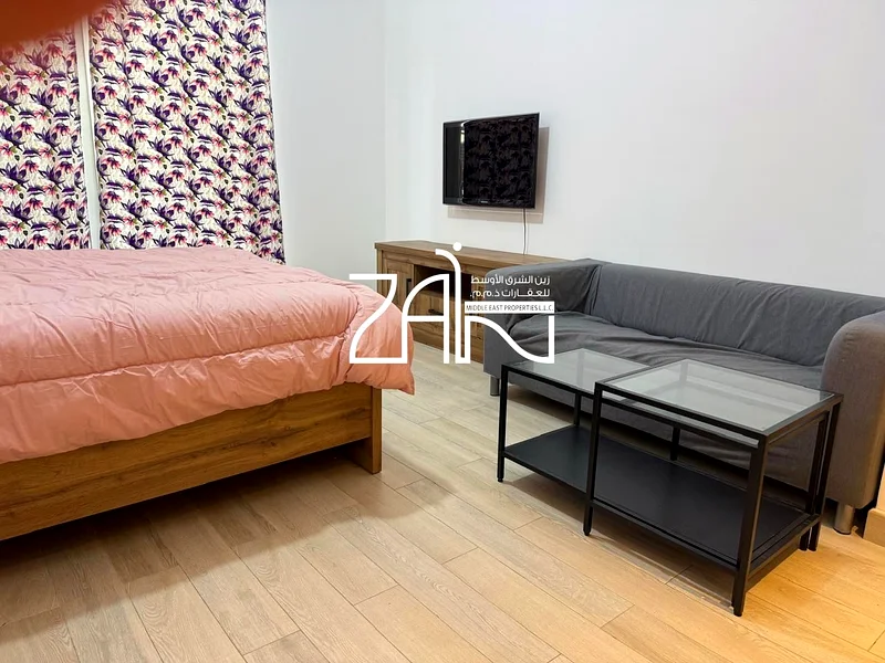 Ready to Move In Modern Studio Canal and Pool View63307503441793113