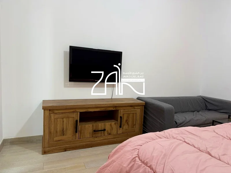 Ready to Move In Modern Studio Canal and Pool View63307503441793112
