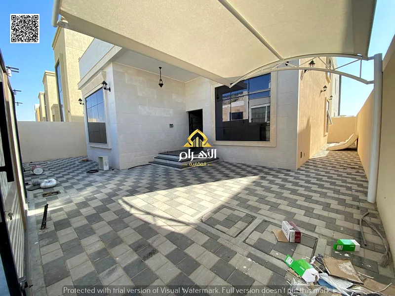 A villa with electricity, water and air conditioning, directly from the owner, with personal finishing, on a main street, close to all services, freeh63914106111746111