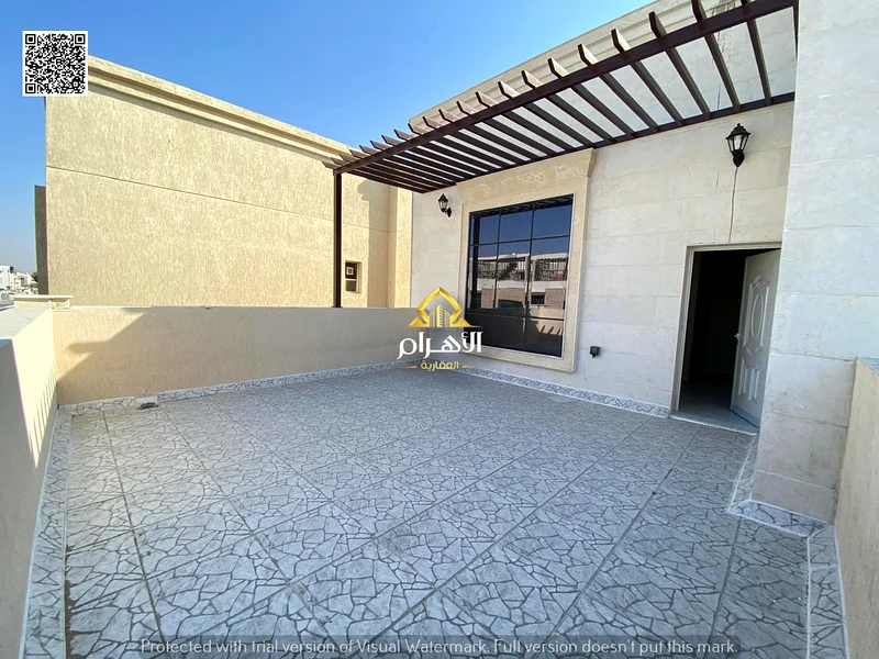 A villa with electricity, water and air conditioning, directly from the owner, with personal finishing, on a main street, close to all services, freeh63914106111746112