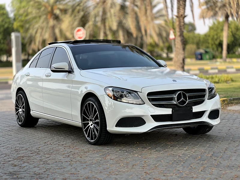 Mercedes C300 2016 model, imported to America, clean title, panoramic roof, fully optioned, agency paint, in agency condition63150026998401113
