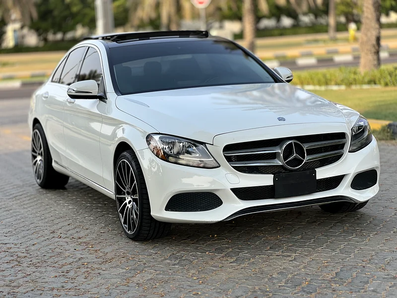 Mercedes C300 2016 model, imported to America, clean title, panoramic roof, fully optioned, agency paint, in agency condition63150026998401112
