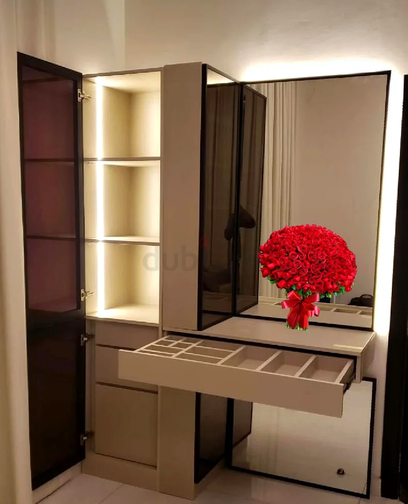 طاولة تجميل عصرية وأنيقة مع مرآة63219342377603111