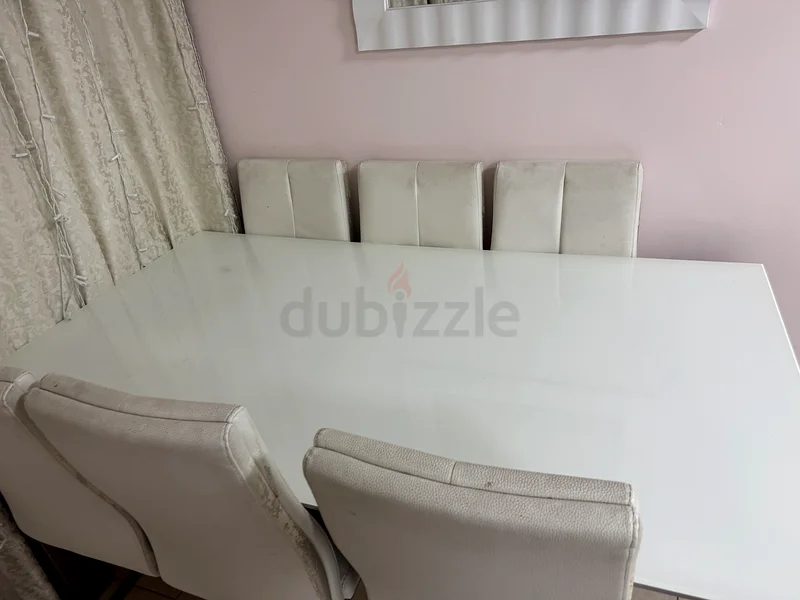 Good Condition Dining Table63217328512515112