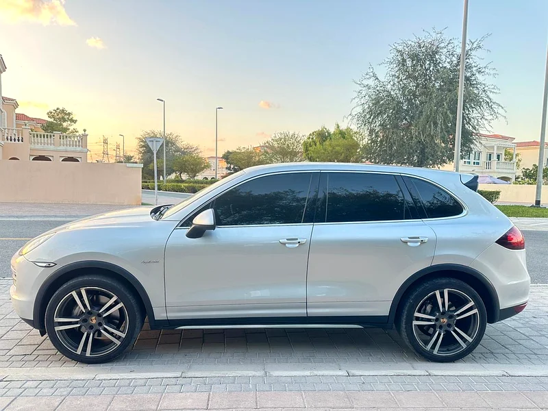 Porsche Cayenne S Hybrid  2014  GCC 3.0 engine  well maintained and clean car63156993556099111