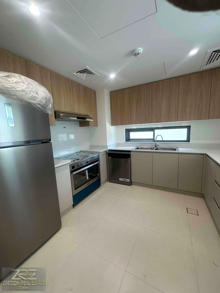 SPACIOUS SEMIDETACHED CORNER 4BEDROOM VILLA WITH MAID AND GUEST ROOM63751404822145114