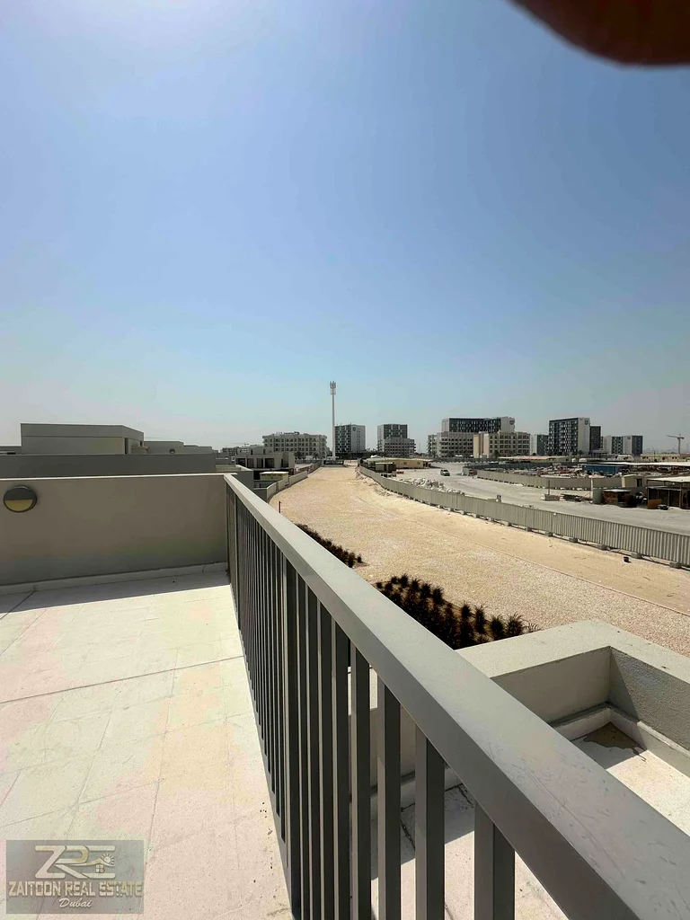 SPACIOUS SEMIDETACHED CORNER 4BEDROOM VILLA WITH MAID AND GUEST ROOM63751404822145111