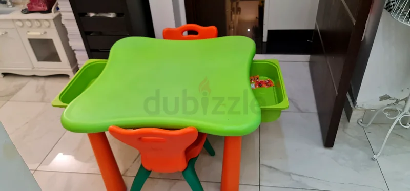 مجموعة طاولة وأكراس أطفال ملونة للبيع!63207888989313112