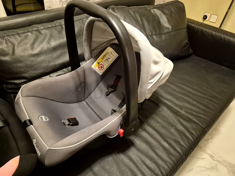 Car seat with sun shade - unused63230186379650112