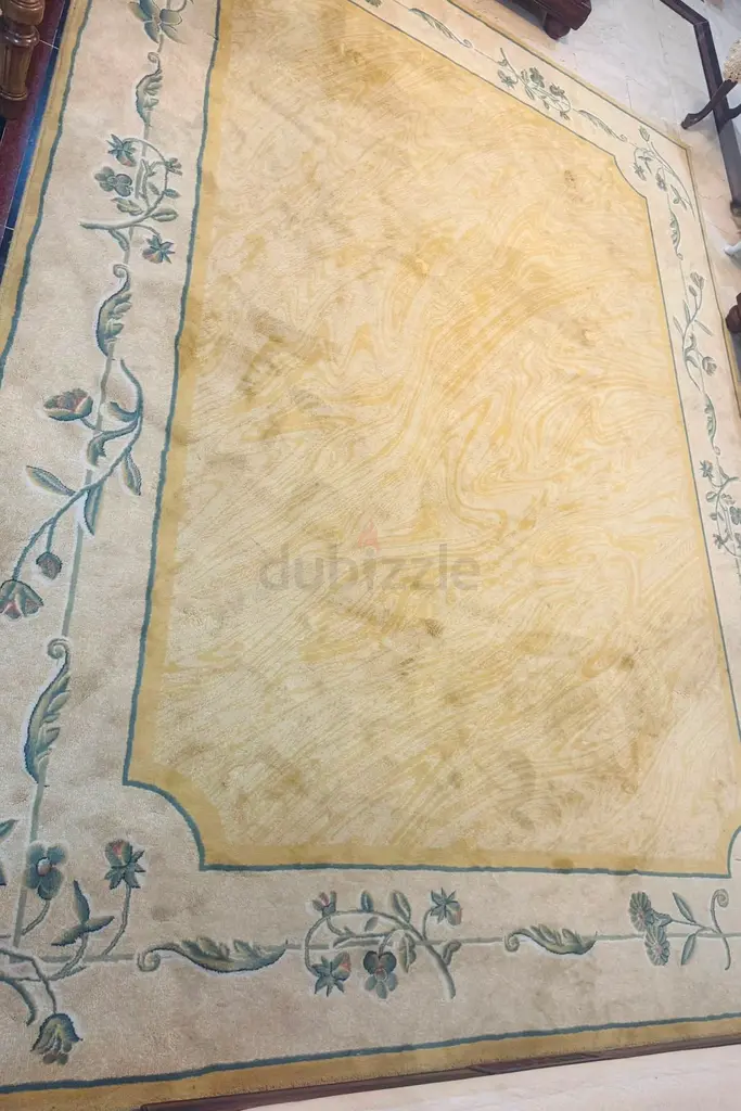 Exquisite Floral Design Area Rug - A Touch of Elegance for Your Home