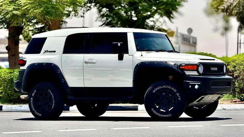 Toyota FJ Cruiser 2015 X-Treme edition ( Full option ) Gcc specs .63158342318977112