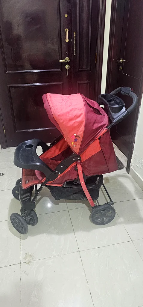Stylish and Comfortable Baby Stroller for Your Little One!63230708711938112