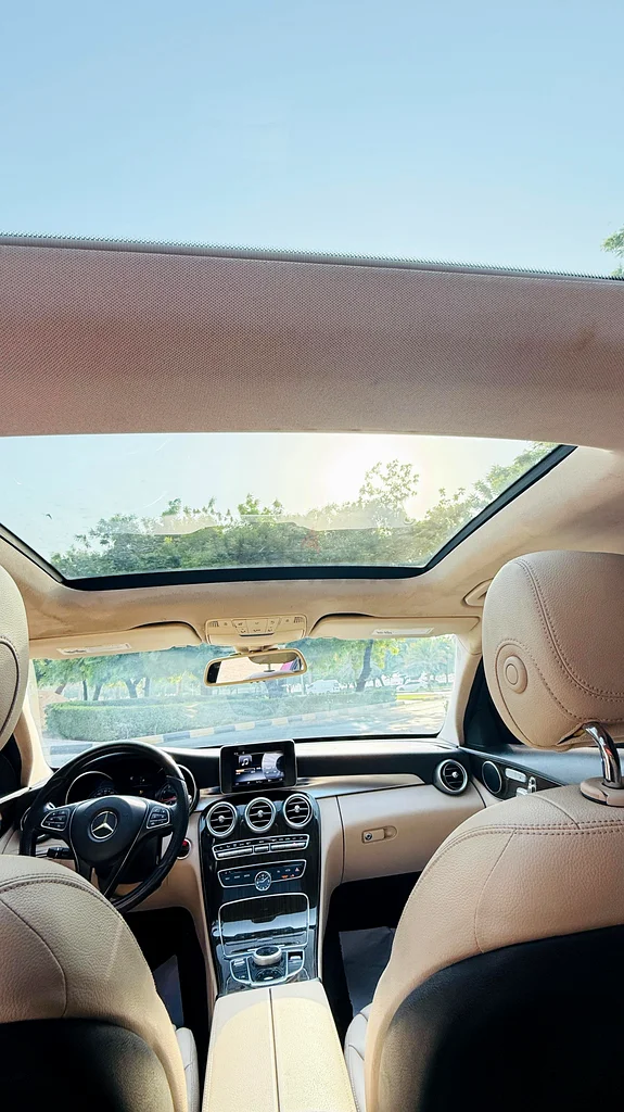 MERCEDES BENZ C 300 
2018 Panoramic Sunroof63156994056067112