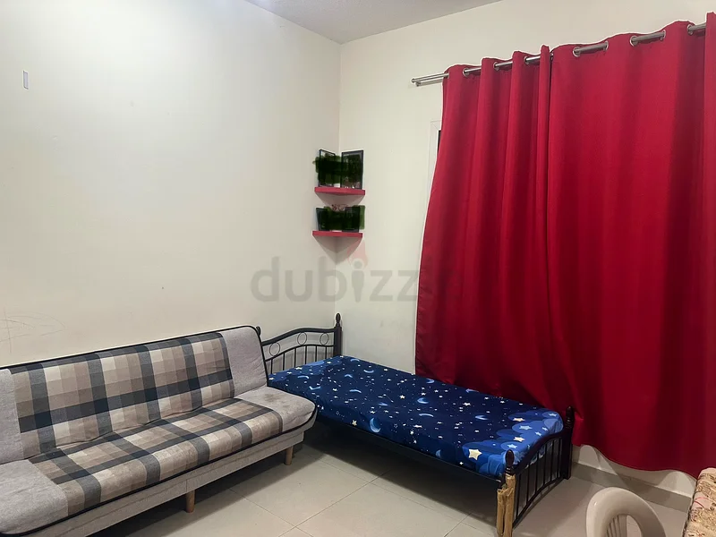 غرفة متاحة للإيجار لشخصين من الموظفين التنفيذيين / واي فاي مجاني63218792435074111