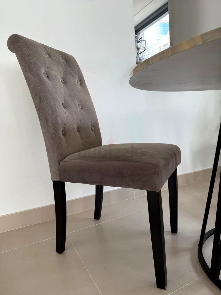The One - white round dining table63179389040131111