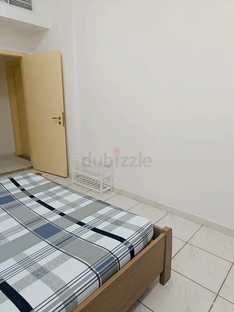 غرفة خاصة مفروشة للرجل الهندي الوحيد63218793499393114