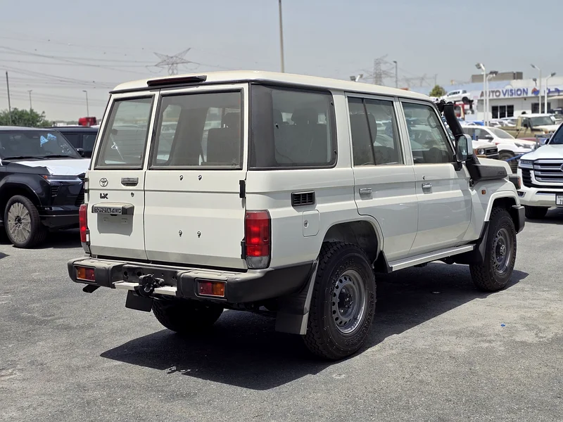 2.8L DIESEL M/T 5 DOOR HARDTOP63158342270979111