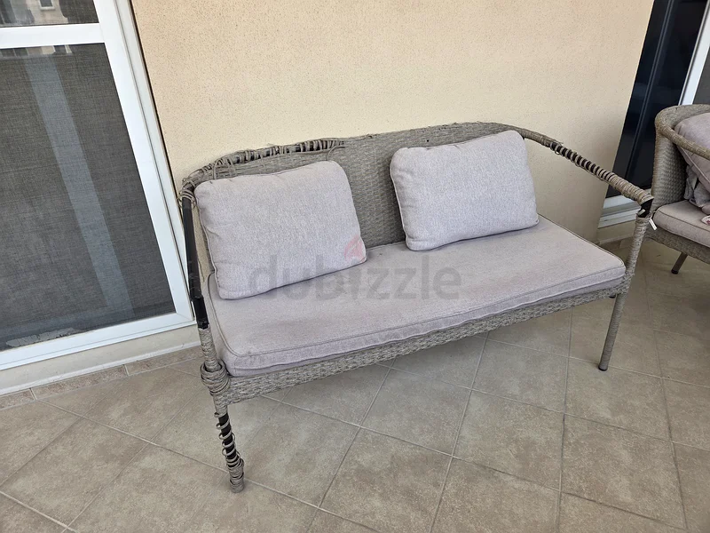 أريكة شرفة63219347257986113