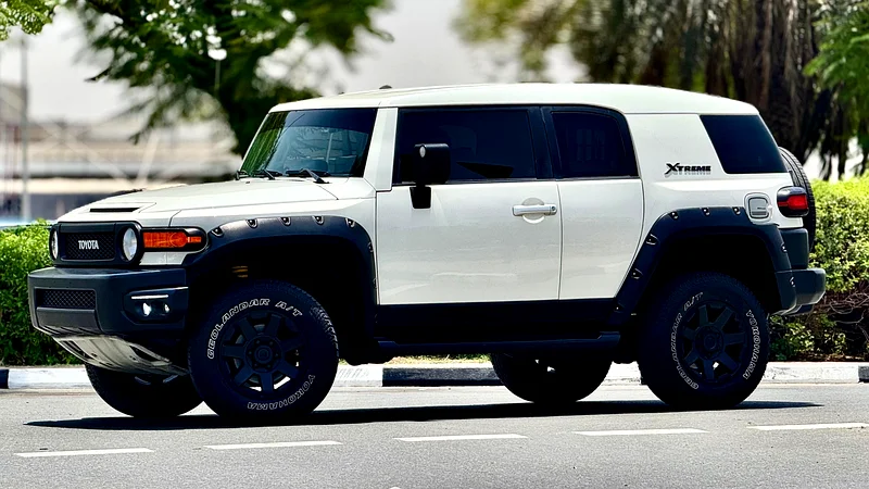 Toyota FJ Cruiser 2015 X-Treme edition ( Full option ) Gcc specs .63158342318977111