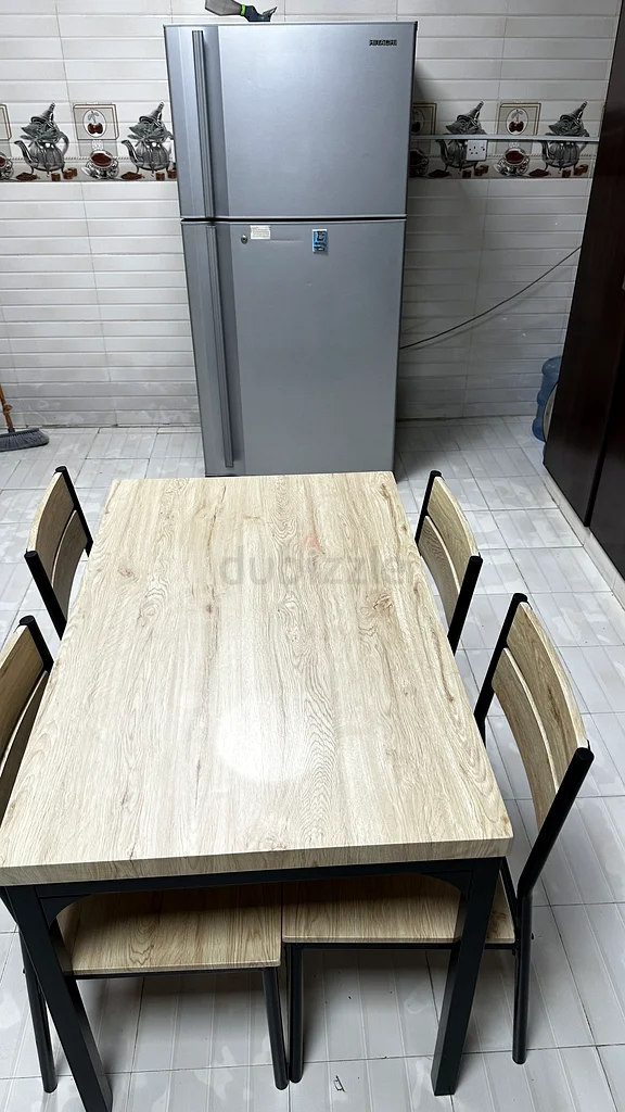 Dining table63216835552259112