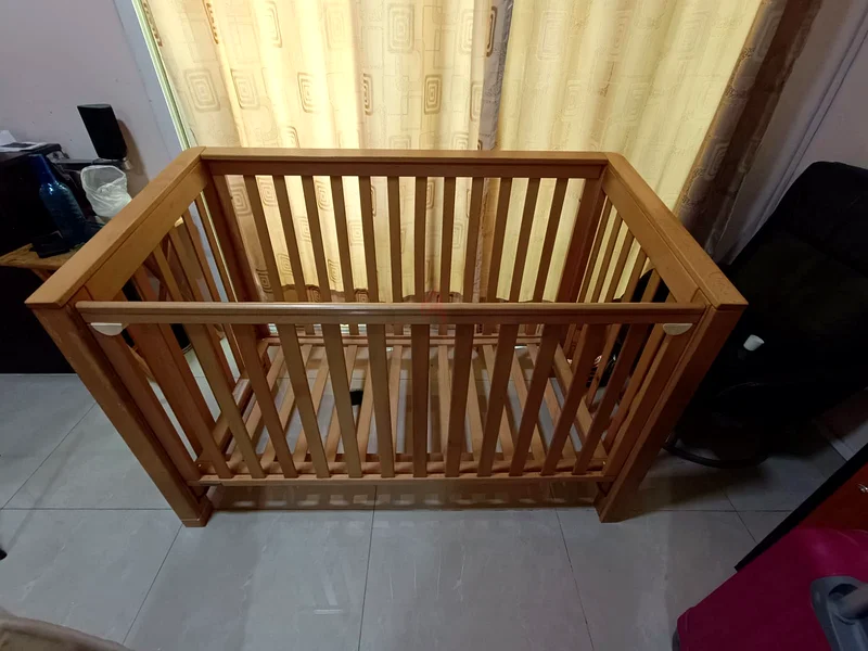 Stunning Wooden Crib for Sale - Perfect for Your Baby!63229679373825115
