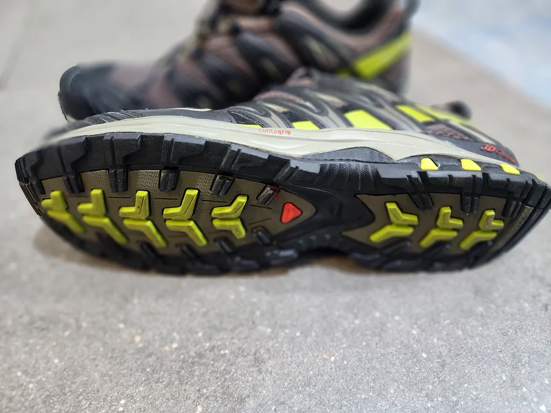 Hiking shoes 13.563240636192386112