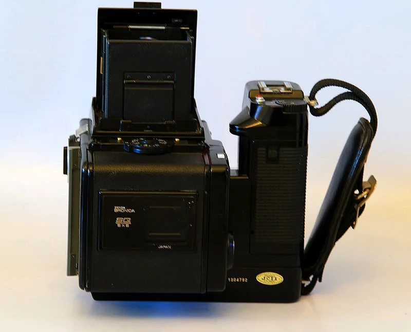 BRONICA SQ MA، مزودة بمحرك داخلي، مع 3 عدسات.63240638018817114