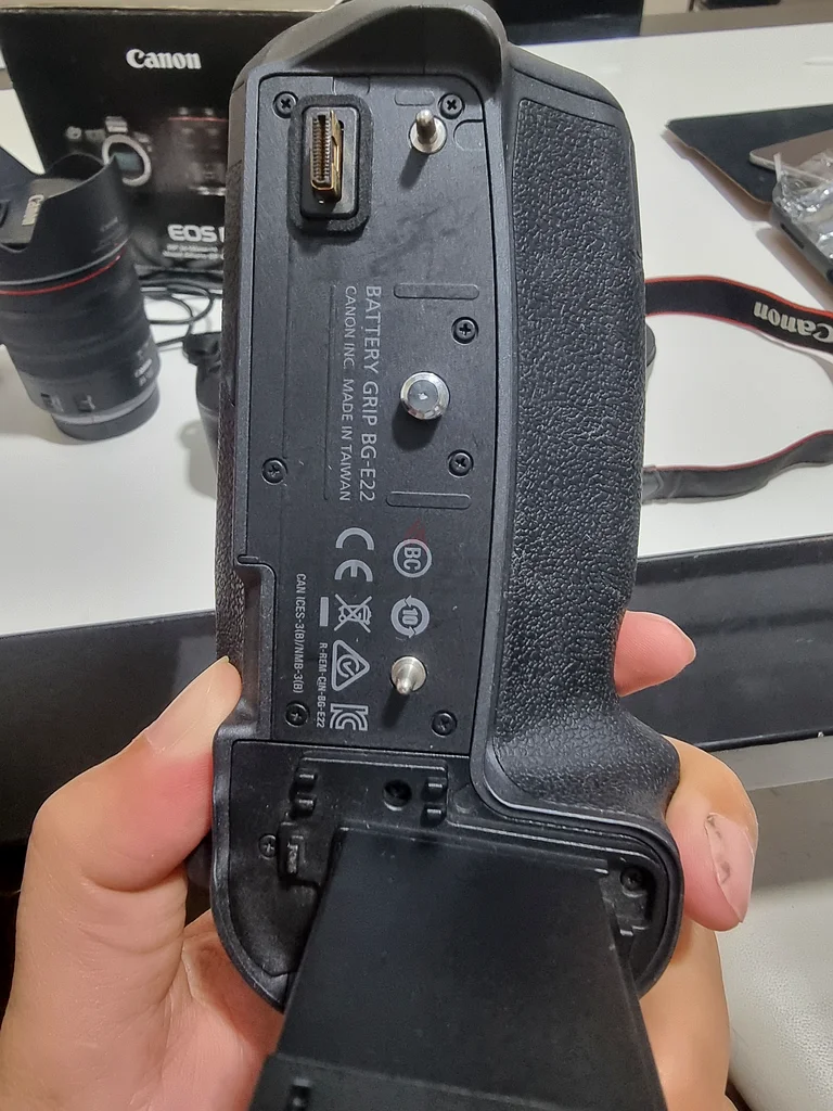 مقبض بطارية كانون BG-E22 لكانون R63240633295619113