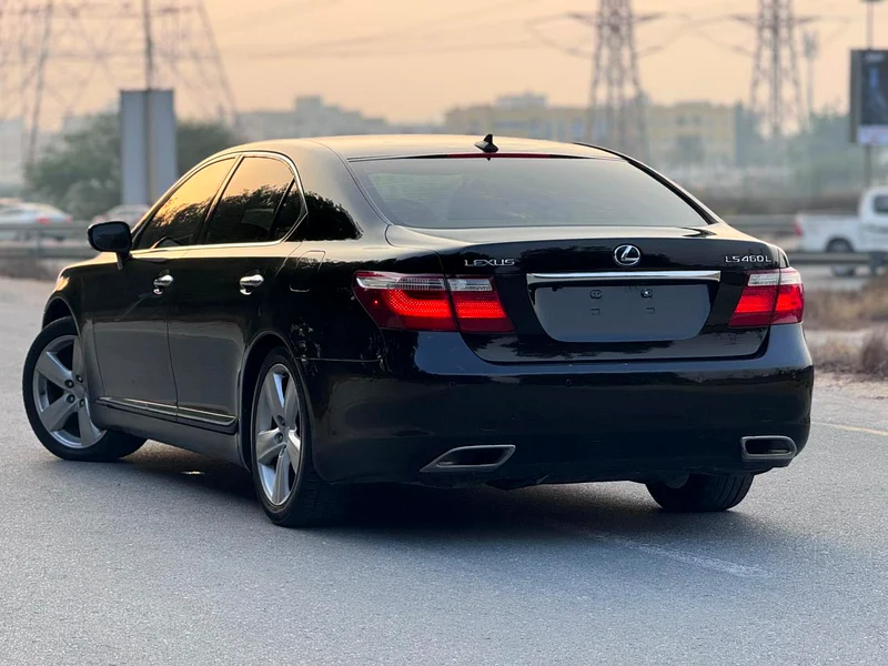 Lexus LS46063225702584194112
