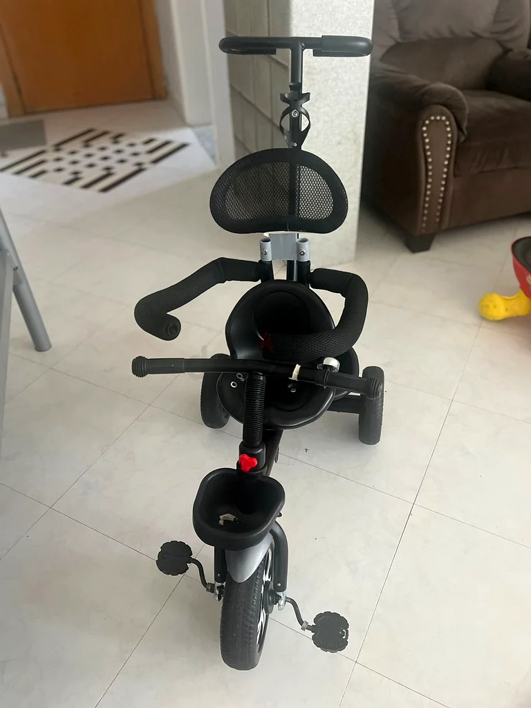 Stunning Black Baby Stroller - Perfect for Your Little One!63246752256642111