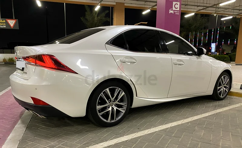 ليكسوس IS300 طراز 2018 لدول مجلس التعاون الخليجي، خالية من الحوادث بنسبة 100%63226744405889112