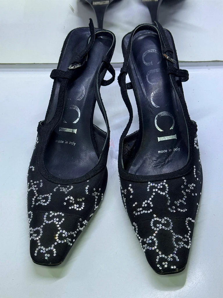 صنادل خلفية من GUCCI بتفاصيل كريستال على الشبكة، المقاس 40632401237210901120